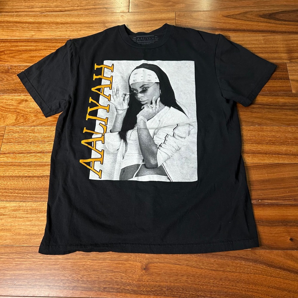 Aaliyah Graphic T-Shirt Womens Medium Black Short Sleeve R&B Music Portrait Tee‎